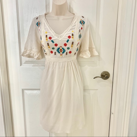 Cream Floral Embroidery Boho Dress - Picture 3 of 11